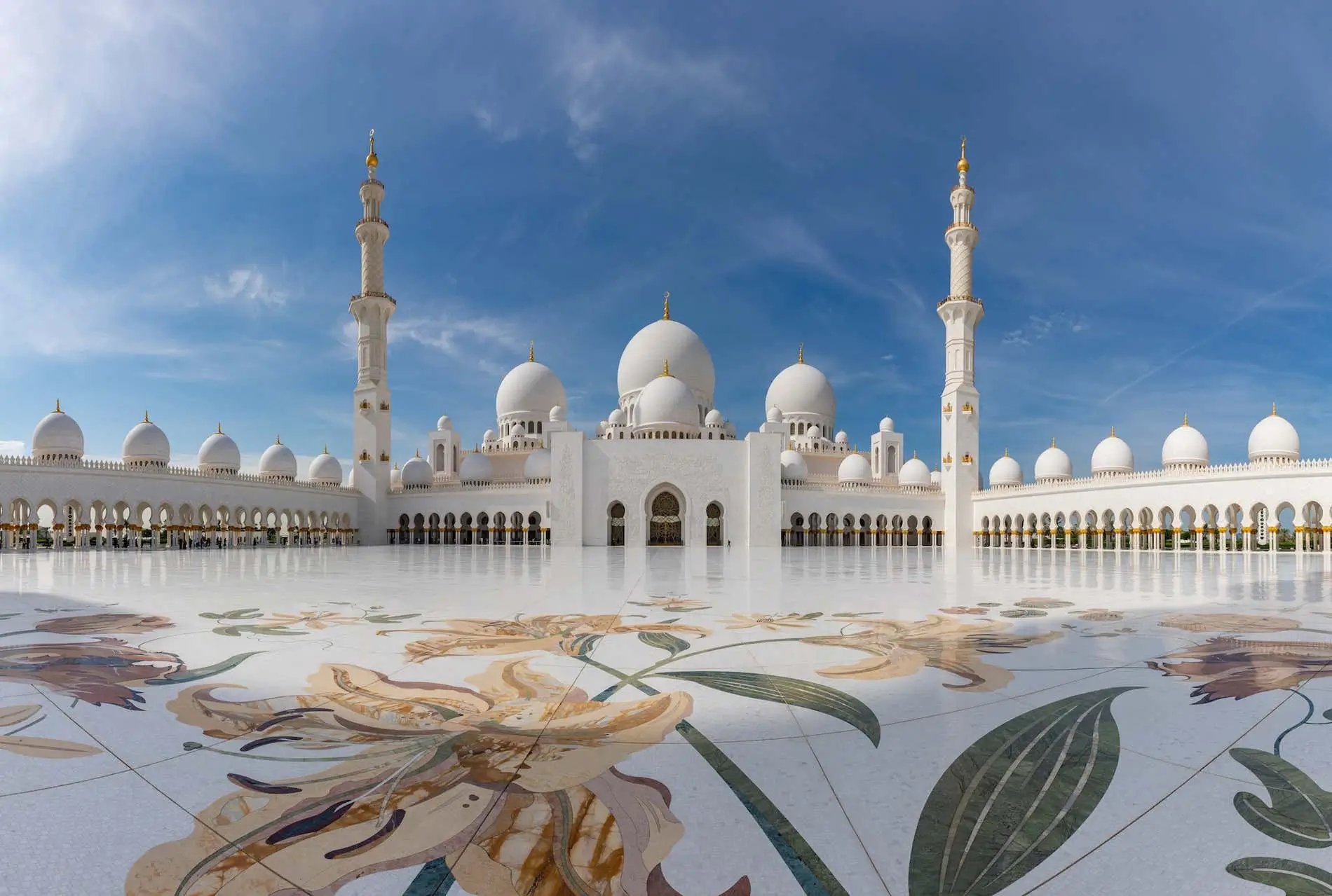 Grande mosquée Sheikh Zayed à Abu Dhabi, intégrée au programme Dubai par 2S Africa Travel, agence de voyages à Rabat